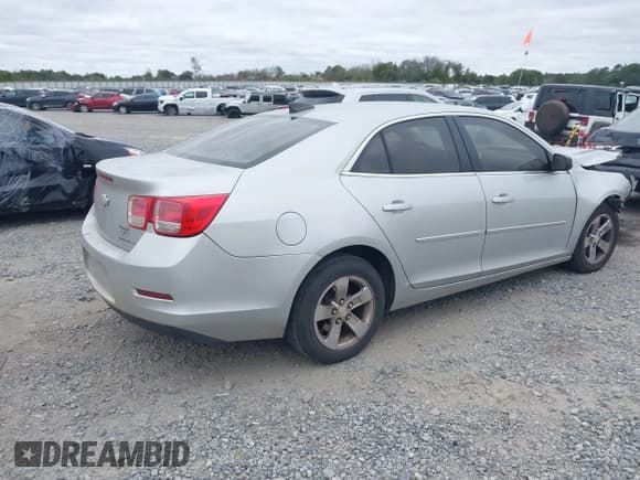 ✅ 2015 Chevrolet Malibu LS • VIN: 1G11B5SL6FF145142 • Лот: 43571369. Опубликован ранее на IAAI с пробегом 221 230 миль. Бесплатный доступ к архиву аукционных продаж из США и подробный отчёт об истории автомобиля на DreamBid. Изображение 4.