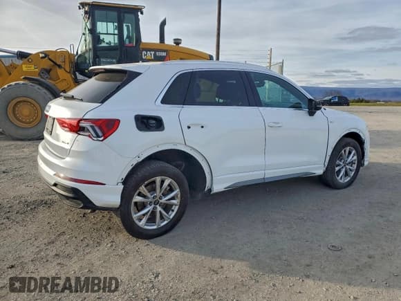 ✅ 2025 Audi Q3 S line Premium • VIN: WA1DECF3XS1021743 • Lot: 94355815. Wystawiony na Copart z przebiegiem 24 879 mil. Bezpłatny archiwum sprzedaży aukcyjnych z USA i szczegółowy raport historii pojazdu na DreamBid. Zdjęcie 3.
