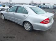 ✅ 2005 Mercedes-Benz C 240 • VIN: WDBRF81J85F682852 • Lot: 41928945. Wystawiony na IAAI z przebiegiem 106 981 mil. Bezpłatny archiwum sprzedaży aukcyjnych z USA i szczegółowy raport historii pojazdu na DreamBid. Zdjęcie 3.