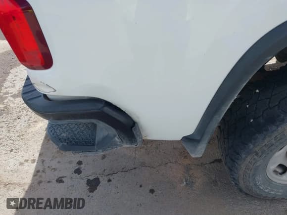 ✅ 2022 Chevrolet Silverado 2500HD Work Truck • VIN: 1GC2YLEY9NF233770 • Lot: 40905415. Wystawiony na IAAI z przebiegiem 145 387 mil. Bezpłatny archiwum sprzedaży aukcyjnych z USA i szczegółowy raport historii pojazdu na DreamBid. Zdjęcie 17.