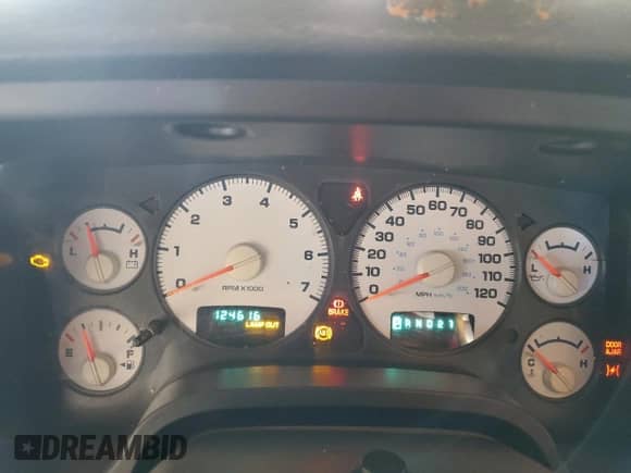 2005 Dodge 1500 SLT z VIN 1D7HA16D55J564668, wystawiony jako Copart lot #50175915 z przebiegiem 124 616 mil mil oraz Szkoda całkowita • Salvage title. Historia ofert i sprzedaży dostępna na DreamBid. Obrazek 9.