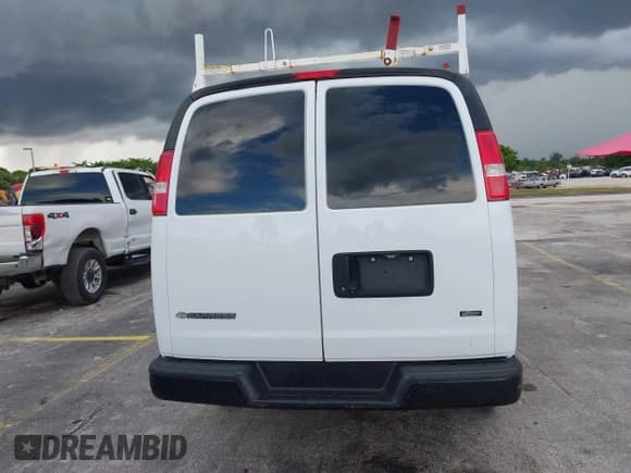 ✅ 2018 Chevrolet Express Cargo • VIN: 1GCWGAFPXJ1319661 • Лот: 43060332. Опубликован ранее на IAAI с пробегом 143 791 миль. Бесплатный доступ к архиву аукционных продаж из США и подробный отчёт об истории автомобиля на DreamBid. Изображение 16.