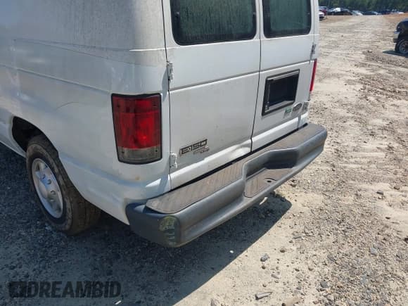 ✅ 2011 Ford Econoline Cargo Commercial • VIN: 1FTNE1EW3BDB39643 • Lot: 43095244. Listed on IAAI with 210,705 mi. Free auction sales archive from the USA and detailed vehicle history report at DreamBid. Image 6.