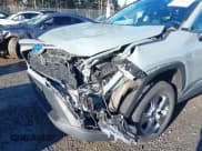 ✅ 2022 Toyota RAV4 Hybrid XLE • VIN: 4T3RWRFVXNU051599 • Lot: 43699947. Wystawiony na IAAI z przebiegiem 43 533 mil. Bezpłatny archiwum sprzedaży aukcyjnych z USA i szczegółowy raport historii pojazdu na DreamBid. Zdjęcie 6.