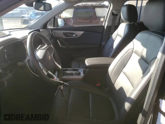 2024 Chevrolet Blazer LT z VIN 3GNKBJR45RS163609, wystawiony jako Copart lot #82987384 z przebiegiem 27 882 mil mil oraz Nie do naprawy • Non repairable. Historia ofert i sprzedaży dostępna na DreamBid. Obrazek 7.