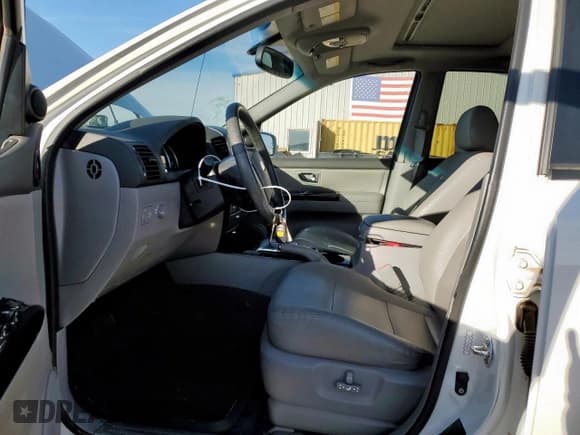 ✅ 2008 Kia Sorento EX • VIN: KNDJC736885830454 • Lot: 90676615. Listed on Copart with 83,237 mi. Free auction sales archive from the USA and detailed vehicle history report at DreamBid. Image 7.