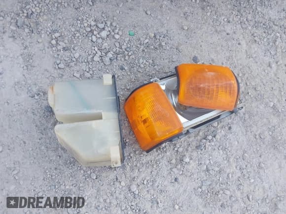 ✅ 1987 Ford F-150 • VIN: 1FTDF15Y4HLA37132 • Lot: 43105458. Wystawiony na IAAI z przebiegiem 83 735 mil. Bezpłatny archiwum sprzedaży aukcyjnych z USA i szczegółowy raport historii pojazdu na DreamBid. Zdjęcie 12.