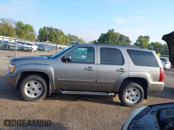 ✅ 2012 Chevrolet Tahoe LT • VIN: 1GNSKBE02CR202952 • Lot: 43490741. Wystawiony na IAAI z przebiegiem 214 166 mil. Bezpłatny archiwum sprzedaży aukcyjnych z USA i szczegółowy raport historii pojazdu na DreamBid. Zdjęcie 14.