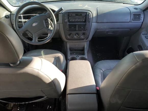 ✅ 2005 Ford Explorer XLS • VIN: 1FMZU62K85UA24653 • Lot: 87058025. Listed on Copart with 110,003 mi. Free auction sales archive from the USA and detailed vehicle history report at DreamBid. Image 8.