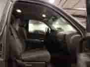 2007 Chevrolet Silverado 2500HD LTZ z VIN 1GCHK29617E595261, wystawiony jako IAAI lot #42846735 z przebiegiem 257 925 mil mil oraz . Historia ofert i sprzedaży dostępna na DreamBid. Obrazek 5.