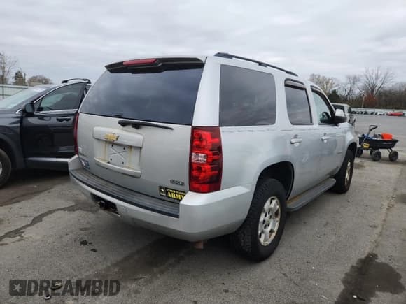 ✅ 2010 Chevrolet Tahoe Commercial • VIN: 1GNUKAE05AR199786 • Lot: 92355275. Wystawiony na Copart z przebiegiem 201 463 mil. Bezpłatny archiwum sprzedaży aukcyjnych z USA i szczegółowy raport historii pojazdu na DreamBid. Zdjęcie 3.