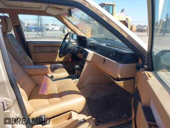 ✅ 1990 Volvo 740 • VIN: YV1FA8845L1469705 • Лот: 42877685. Опубликован ранее на IAAI с пробегом 260 409 миль. Бесплатный доступ к архиву аукционных продаж из США и подробный отчёт об истории автомобиля на DreamBid. Изображение 5.