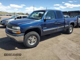 2000 Chevrolet Silverado 2500 LT z VIN 1GCGK29UXYE173890, wystawiony jako Copart lot #53852775 z przebiegiem 426 311 mil mil oraz Szkoda całkowita • Salvage title. Historia ofert i sprzedaży dostępna na DreamBid. Obrazek 1.