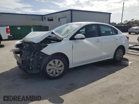 ✅ 2020 Kia Rio S • VIN: 3KPA24AD4LE255785 • Lot: 84642165. Wystawiony na Copart z przebiegiem 73 237 mil. Bezpłatny archiwum sprzedaży aukcyjnych z USA i szczegółowy raport historii pojazdu na DreamBid. Zdjęcie 1.