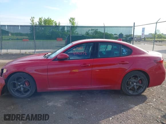✅ 2018 Alfa Romeo Giulia Ti Sport • VIN: ZARFAEEN7J7576238 • Лот: 42462272. Опубликован ранее на IAAI с пробегом 53 105 миль. Бесплатный доступ к архиву аукционных продаж из США и подробный отчёт об истории автомобиля на DreamBid. Изображение 15.