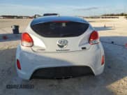 ✅ 2015 Hyundai Veloster • VIN: KMHTC6AD7FU222718 • Lot: 78081144. Wystawiony na Copart z przebiegiem 44 078 mil. Bezpłatny archiwum sprzedaży aukcyjnych z USA i szczegółowy raport historii pojazdu na DreamBid. Zdjęcie 6.