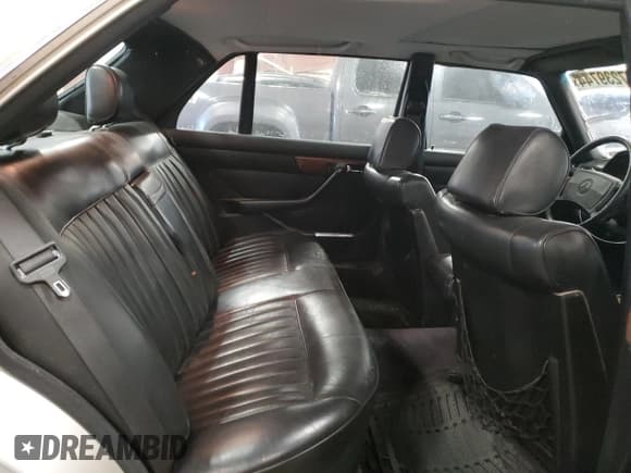 ✅ 1986 Mercedes-Benz 420 SEL • VIN: WDBCA35D2GA246302 • Lot: 87239744. Wystawiony na Copart z przebiegiem 101 975 mil. Bezpłatny archiwum sprzedaży aukcyjnych z USA i szczegółowy raport historii pojazdu na DreamBid. Zdjęcie 10.