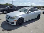 ✅ 2013 Mercedes-Benz C 250 • VIN: WDDGJ4HB0DF995087 • Лот: 54379365. Опубликован ранее на Copart с пробегом 104 348 миль. Бесплатный доступ к архиву аукционных продаж из США и подробный отчёт об истории автомобиля на DreamBid. Изображение 1.