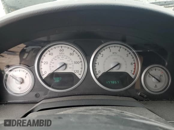 ✅ 2010 Chrysler Town & Country Touring Plus • VIN: 2A4RR8D15AR393736 • Lot: 81269565. Wystawiony na Copart z przebiegiem 177 857 mil. Bezpłatny archiwum sprzedaży aukcyjnych z USA i szczegółowy raport historii pojazdu na DreamBid. Zdjęcie 9.