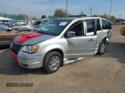 ✅ 2010 Chrysler Town & Country Limited • VIN: 2A4RR7DX9AR427885 • Lot: 40721930. Wystawiony na IAAI z przebiegiem 69 637 mil. Bezpłatny archiwum sprzedaży aukcyjnych z USA i szczegółowy raport historii pojazdu na DreamBid. Zdjęcie 17.