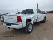 ✅ 2025 Ram 2500 Laramie • VIN: 3C6UR5NL8SG512862 • Lot: 42203646. Wystawiony na IAAI z przebiegiem 674 mil. Bezpłatny archiwum sprzedaży aukcyjnych z USA i szczegółowy raport historii pojazdu na DreamBid. Zdjęcie 4.