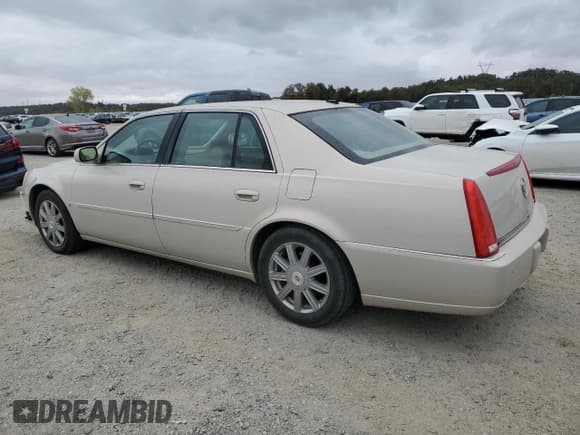 ✅ 2007 Cadillac DTS Luxury I • VIN: 1G6KD57Y77U197437 • Lot: 84291065. Listed on Copart with 120,808 mi. Free auction sales archive from the USA and detailed vehicle history report at DreamBid. Image 2.