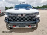 ✅ 2025 Chevrolet Silverado 1500 ZR2 • VIN: 3GCUKHEL0SG257140 • Лот: 61436555. Опубликован ранее на Copart с пробегом 2 071 миль. Бесплатный доступ к архиву аукционных продаж из США и подробный отчёт об истории автомобиля на DreamBid. Изображение 5.