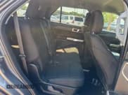 ✅ 2021 Ford Explorer XLT • VIN: 1FMSK7DH3MGB54710 • Lot: 70517715. Wystawiony na Copart z przebiegiem 81 473 mil. Bezpłatny archiwum sprzedaży aukcyjnych z USA i szczegółowy raport historii pojazdu na DreamBid. Zdjęcie 6.