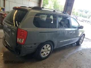 2008 Hyundai Entourage GLS z VIN KNDMC233686044961, wystawiony jako Copart lot #61937065 z przebiegiem 172 838 mil mil oraz Szkoda całkowita • Salvage title. Historia ofert i sprzedaży dostępna na DreamBid. Obrazek 3.