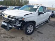 ✅ 2025 Chevrolet Silverado 1500 • VIN: 1GCRKDED1SZ239964 • Лот: 43724041. Опубликован ранее на IAAI с пробегом 13 209 миль. Бесплатный доступ к архиву аукционных продаж из США и подробный отчёт об истории автомобиля на DreamBid. Изображение 2.