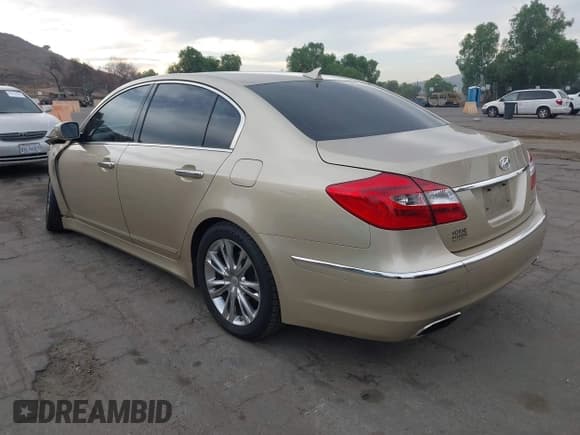 ✅ 2012 Hyundai Genesis 3.8L • VIN: KMHGC4DD7CU151680 • Лот: 43666127. Опубликован ранее на IAAI с пробегом 110 360 миль. Бесплатный доступ к архиву аукционных продаж из США и подробный отчёт об истории автомобиля на DreamBid. Изображение 3.