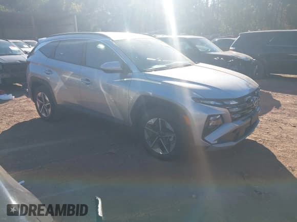 ✅ 2025 Hyundai Tucson SEL • VIN: 5NMJB3DE0SH505495 • Лот: 43622370. Опубликован ранее на IAAI с пробегом 21 881 миль. Бесплатный доступ к архиву аукционных продаж из США и подробный отчёт об истории автомобиля на DreamBid. Изображение 1.