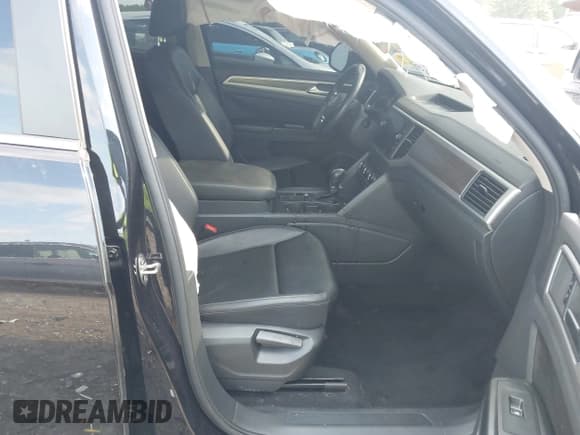 ✅ 2019 Volkswagen Atlas SE • VIN: 1V2WR2CA3KC571367 • Lot: 42636642. Wystawiony na IAAI z przebiegiem 97 097 mil. Bezpłatny archiwum sprzedaży aukcyjnych z USA i szczegółowy raport historii pojazdu na DreamBid. Zdjęcie 5.