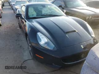 ✅ 2014 Ferrari California • VIN: ZFF65TJA3E0202487 • Lot: 76242214. Wystawiony na Copart z przebiegiem Nie podano. Bezpłatny archiwum sprzedaży aukcyjnych z USA i szczegółowy raport historii pojazdu na DreamBid. Zdjęcie 5.