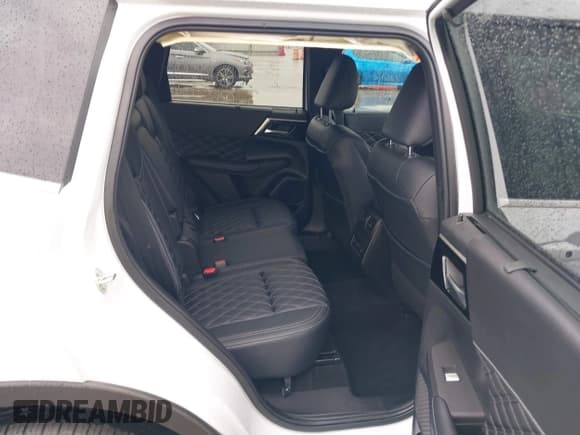 ✅ 2024 Mitsubishi Outlander SEL • VIN: JA4J4WA81RZ033253 • Lot: 42931336. Listed on IAAI with 10,112 mi. Free auction sales archive from the USA and detailed vehicle history report at DreamBid. Image 8.