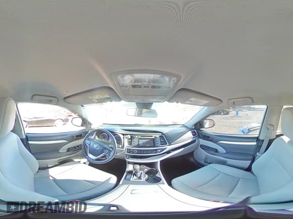 ✅ 2018 Toyota Highlander LE • VIN: 5TDBZRFH9JS874894 • Lot: 92999305. Wystawiony na Copart z przebiegiem 73 491 mil. Bezpłatny archiwum sprzedaży aukcyjnych z USA i szczegółowy raport historii pojazdu na DreamBid. Zdjęcie 16.