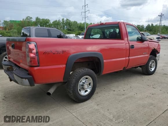 ✅ 2005 Chevrolet Silverado 2500HD Work Truck • VIN: 1GCHC24U05E327995 • Лот: 56559555. Опубликован ранее на Copart с пробегом 244 076 миль. Бесплатный доступ к архиву аукционных продаж из США и подробный отчёт об истории автомобиля на DreamBid. Изображение 3.