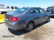 ✅ 2006 Volkswagen Jetta 2.5L • VIN: 3VWRG71K96M627407 • Лот: 42815875. Опубликован ранее на IAAI с пробегом 176 750 миль. Бесплатный доступ к архиву аукционных продаж из США и подробный отчёт об истории автомобиля на DreamBid. Изображение 4.