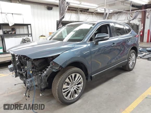 ✅ 2024 Toyota Venza LE • VIN: JTEAAAAH7RJ187798 • Лот: 42671675. Опубликован ранее на IAAI с пробегом 11 511 миль. Бесплатный доступ к архиву аукционных продаж из США и подробный отчёт об истории автомобиля на DreamBid. Изображение 2.