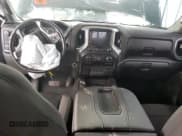 ✅ 2021 Chevrolet Silverado 1500 RST • VIN: 3GCUYEET3MG164130 • Lot: 90551415. Wystawiony na Copart z przebiegiem Nie podano. Bezpłatny archiwum sprzedaży aukcyjnych z USA i szczegółowy raport historii pojazdu na DreamBid. Zdjęcie 8.