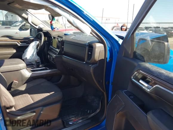 ✅ 2023 Chevrolet Silverado 1500 RST • VIN: 3GCUDEE85PG130430 • Lot: 43481981. Wystawiony na IAAI z przebiegiem 45 655 mil. Bezpłatny archiwum sprzedaży aukcyjnych z USA i szczegółowy raport historii pojazdu na DreamBid. Zdjęcie 5.