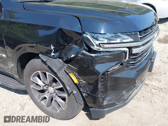 ✅ 2021 Chevrolet Suburban LT • VIN: 1GNSKCKDXMR137654 • Lot: 42766378. Wystawiony na IAAI z przebiegiem 201 403 mil. Bezpłatny archiwum sprzedaży aukcyjnych z USA i szczegółowy raport historii pojazdu na DreamBid. Zdjęcie 6.