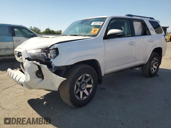 ✅ 2024 Toyota 4Runner TRD Off Road • VIN: JTERU5JR8R6287180 • Lot: 70381185. Wystawiony na Copart z przebiegiem 5 174 mil. Bezpłatny archiwum sprzedaży aukcyjnych z USA i szczegółowy raport historii pojazdu na DreamBid. Zdjęcie 1.