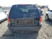 ✅ 2003 Ford Escape XLT Popular • VIN: 1FMYU03133KA33834 • Lot: 70538235. Wystawiony na Copart z przebiegiem 177 240 mil. Bezpłatny archiwum sprzedaży aukcyjnych z USA i szczegółowy raport historii pojazdu na DreamBid. Zdjęcie 6.