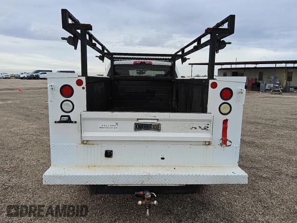 ✅ 2016 Chevrolet Silverado 2500HD Work Truck • VIN: 1GB2CUEG1GZ385706 • Lot: 88550335. Wystawiony na Copart z przebiegiem 126 538 mil. Bezpłatny archiwum sprzedaży aukcyjnych z USA i szczegółowy raport historii pojazdu na DreamBid. Zdjęcie 6.