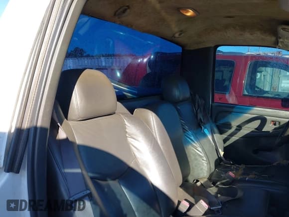 ✅ 2006 Chevrolet Silverado 1500 Work Truck • VIN: 3GCEC14X36G151042 • Lot: 43663778. Wystawiony na IAAI z przebiegiem Nie podano. Bezpłatny archiwum sprzedaży aukcyjnych z USA i szczegółowy raport historii pojazdu na DreamBid. Zdjęcie 8.