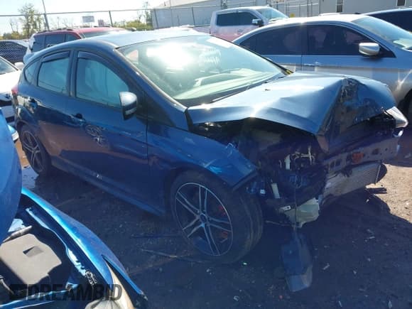 ✅ 2018 Ford Focus ST • VIN: 1FADP3L91JL232654 • Лот: 43404197. Опубликован ранее на IAAI с пробегом 34 267 миль. Бесплатный доступ к архиву аукционных продаж из США и подробный отчёт об истории автомобиля на DreamBid. Изображение 1.