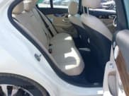 ✅ 2018 Mercedes-Benz C 300 • VIN: WDDWF4KBXJR345778 • Lot: 41842701. Wystawiony na IAAI z przebiegiem 68 232 mil. Bezpłatny archiwum sprzedaży aukcyjnych z USA i szczegółowy raport historii pojazdu na DreamBid. Zdjęcie 8.