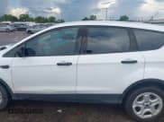 ✅ 2017 Ford Escape S • VIN: 1FMCU0F78HUE73781 • Lot: 42609099. Wystawiony na IAAI z przebiegiem 138 768 mil. Bezpłatny archiwum sprzedaży aukcyjnych z USA i szczegółowy raport historii pojazdu na DreamBid. Zdjęcie 13.