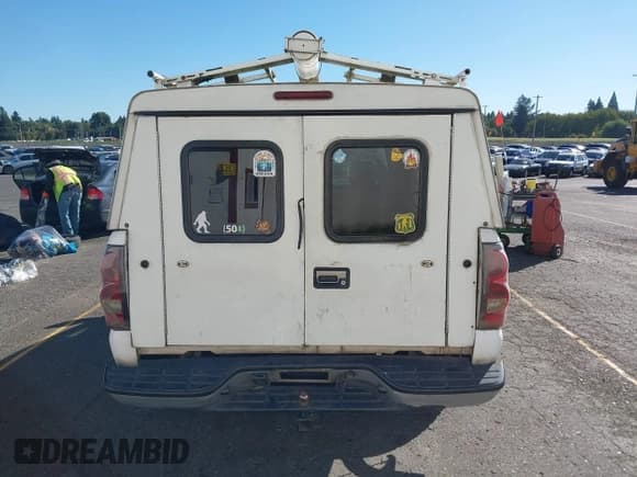 ✅ 2004 Chevrolet Silverado 1500 Work Truck • VIN: 1GCEC14X94Z293893 • Lot: 43321326. Wystawiony na IAAI z przebiegiem 174 845 mil. Bezpłatny archiwum sprzedaży aukcyjnych z USA i szczegółowy raport historii pojazdu na DreamBid. Zdjęcie 16.